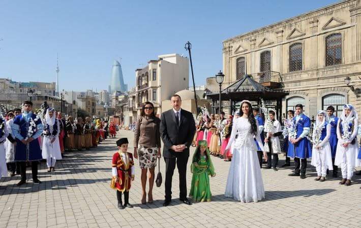 Prezident Novruz bayramı münasibətilə ümumxalq şənliyində iştirak edir 