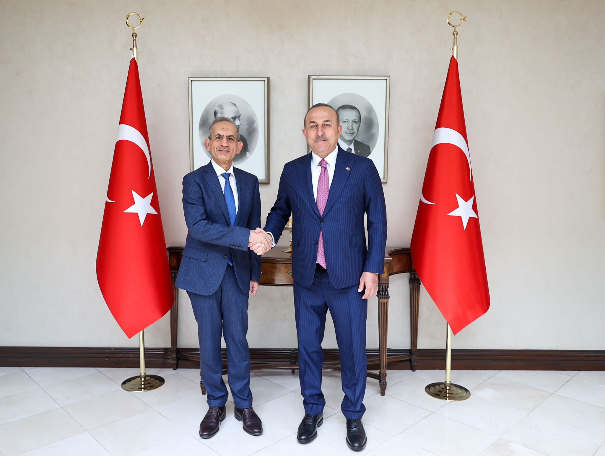 Çavuşoğlu İraq türkmənlərinin lideri ilə görüşüb 