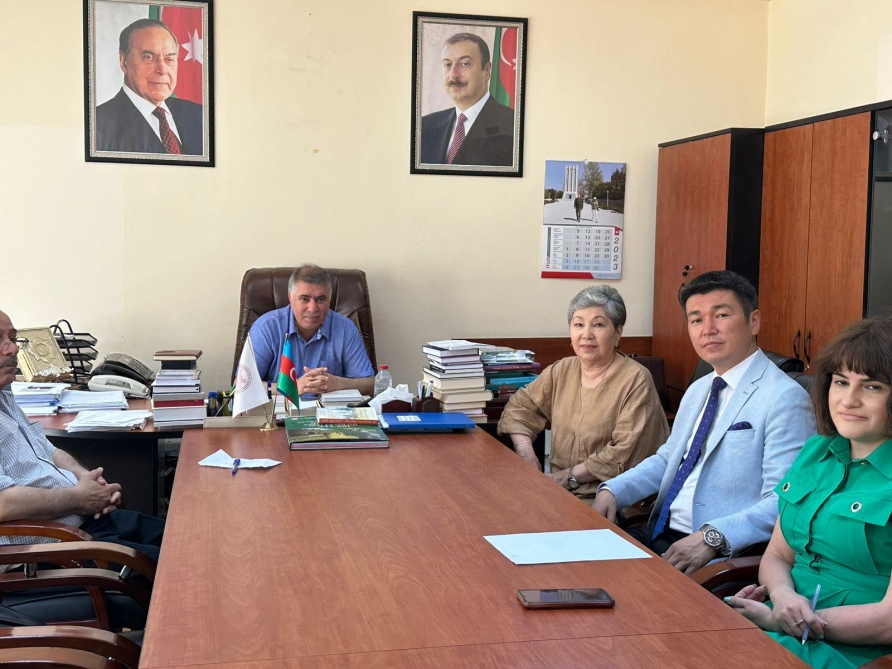 Qırğızıstan alimləri Dilçilik İnstitutunda 