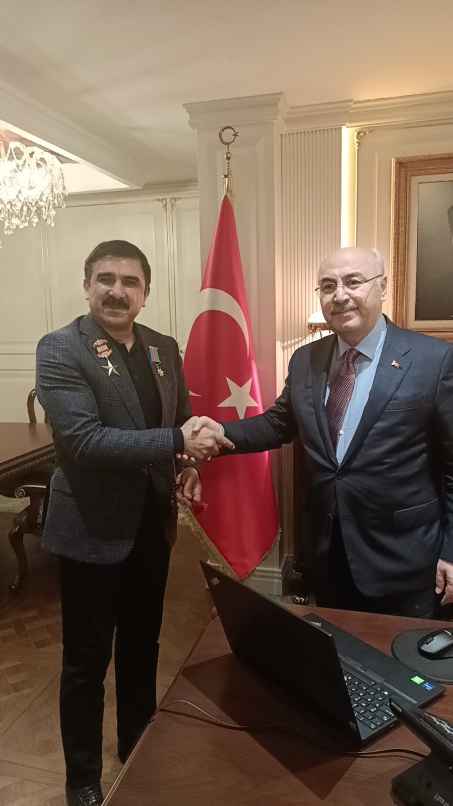 Milli Qəhrəman İbad Hüseynov Adana valisi ilə görüşüb 