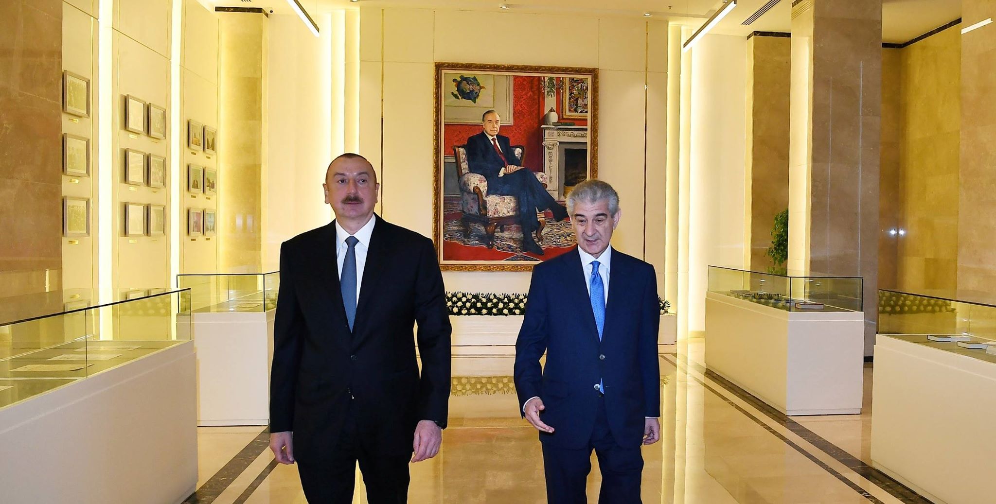 İlham Əliyev Yeni Azərbaycan Partiyasının yeni inzibati binasının açılışında iştirak edib 
