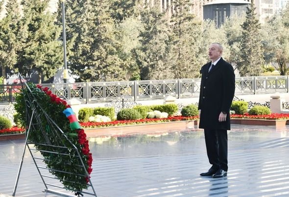Prezident İlham Əliyev Xocalı soyqırımı abidəsini ziyarət edib FOTO 