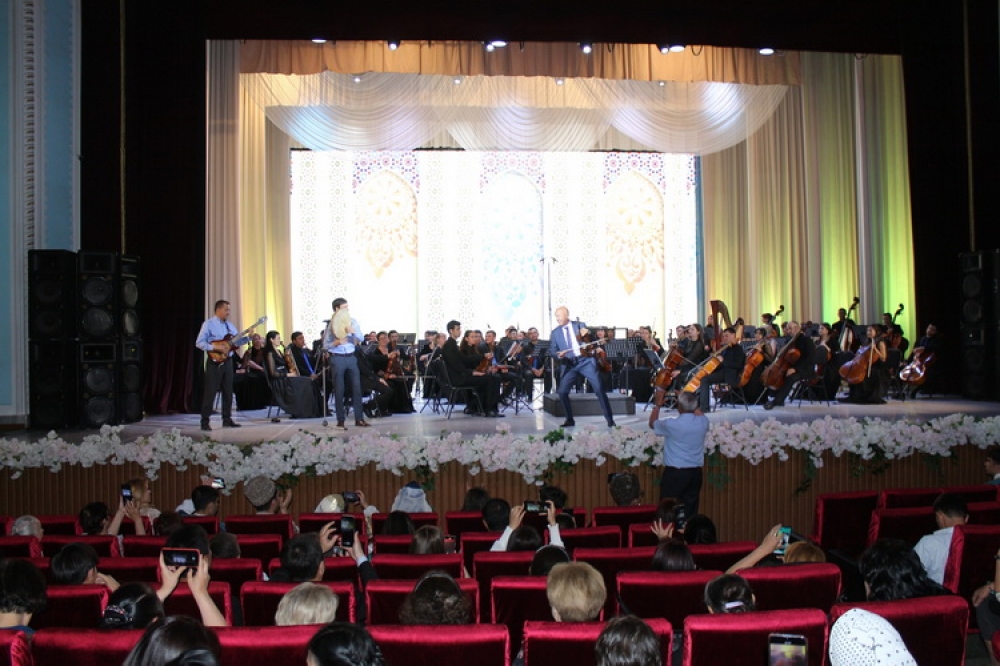 Özbəkistanda Ulu Öndər Heydər Əliyevin 100 illiyi ilə bağlı böyük konsert təşkil olunub 