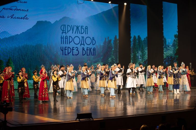 Krasnoyarskda Heydər Əliyevin 100 illiyi münasibətilə “Əsrlər boyu xalqların dostluğu” adlı konsert təşkil edilib 