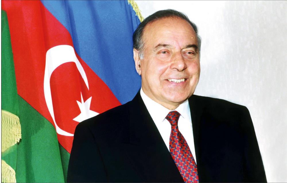 Ulu Öndər Heydər Əliyevin 24 iyun 1993-cü ildə Prezident səlahiyyətlərinin icra etməyə başlaması böyük tarixi hadisə idi 